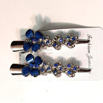 GOLD PLATED "SISTER" LOCKET BROOCH WITH BLUE STONES AND 2 NEW HAIR CLIPS