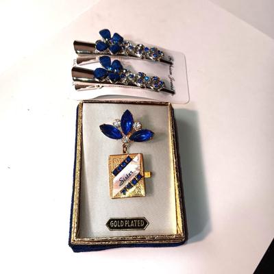 GOLD PLATED "SISTER" LOCKET BROOCH WITH BLUE STONES AND 2 NEW HAIR CLIPS