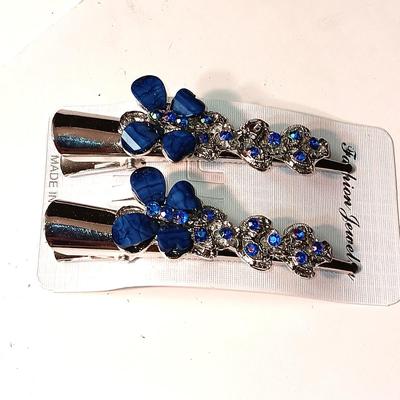 GOLD PLATED "SISTER" LOCKET BROOCH WITH BLUE STONES AND 2 NEW HAIR CLIPS