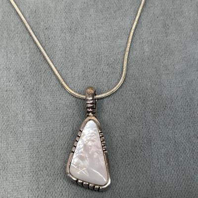 Very nice Sterling and mother of pearl pendant necklace