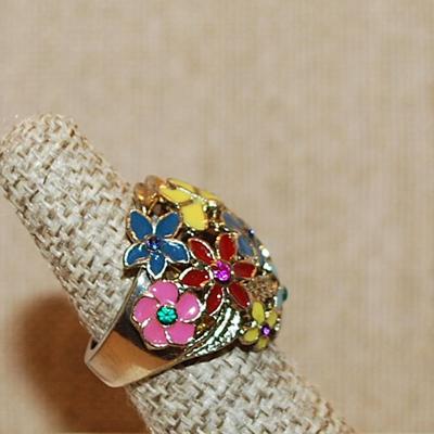 Size 6 ½ VINTAGE Multicolored Enamel Styled Bouquet of Flowers Ring on a Silver Tone Band (13.1g)