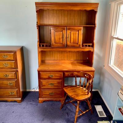 LOT 1 O: American Drew / J.B. Van Sciver Co. Nightstand & Hutch / Desk w/ Chair