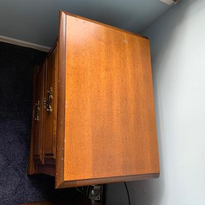 LOT 1 O: American Drew / J.B. Van Sciver Co. Nightstand & Hutch / Desk w/ Chair