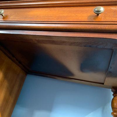 LOT 1 O: American Drew / J.B. Van Sciver Co. Nightstand & Hutch / Desk w/ Chair