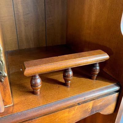 LOT 1 O: American Drew / J.B. Van Sciver Co. Nightstand & Hutch / Desk w/ Chair