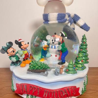 LOT 1A: 2006 Walt Disney Showcase Collection Jim Shore “Magic Comes in Many Shapes” & 2001 Disney “Winter Wonderland” Musical...