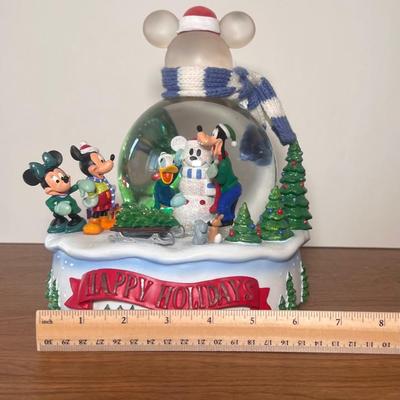 LOT 1A: 2006 Walt Disney Showcase Collection Jim Shore “Magic Comes in Many Shapes” & 2001 Disney “Winter Wonderland” Musical...