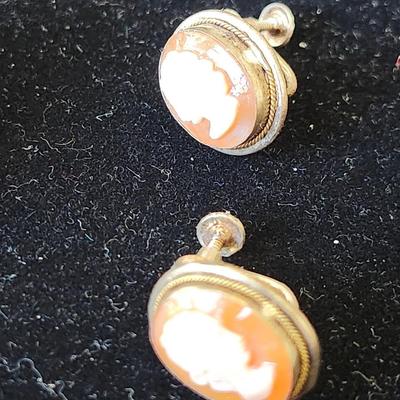 Amedio Cameo RIng and Cameo earrings