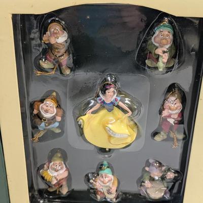 Snow White & The Seven Dwarfs Disney's Christmas Ornament Collection
