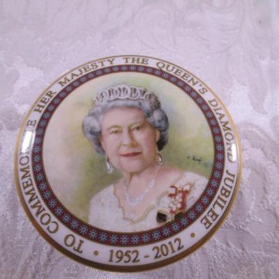 Prince Harry and Princess Megan picture and Queen Elizabeth commerative dish
