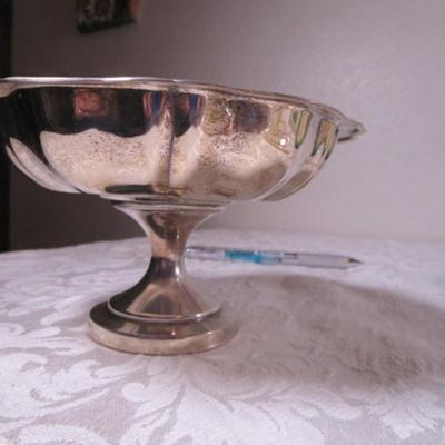2 plastic plates, 1 planter, 1 Oneida silver-plated candy dish