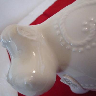 Moosity glass or porcelain cow