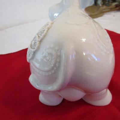 Moosity glass or porcelain cow