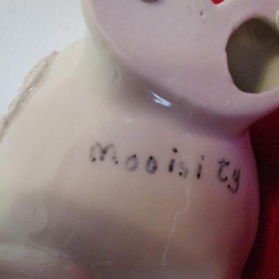 Moosity glass or porcelain cow
