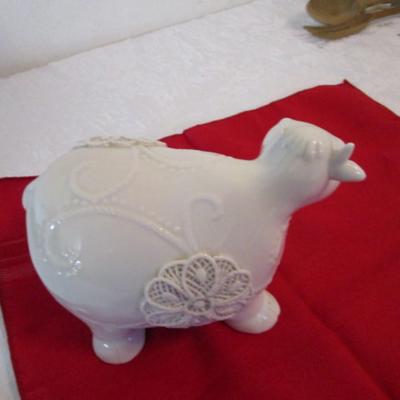 Moosity glass or porcelain cow
