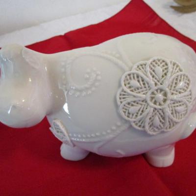 Moosity glass or porcelain cow