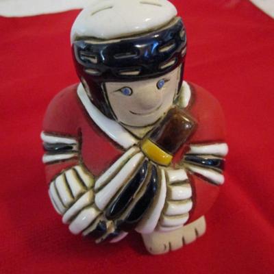Launa clay painted hockey player