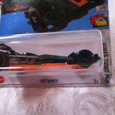 2 Hot Wheels cars