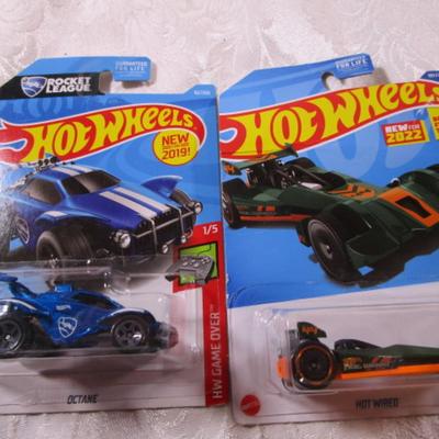 2 Hot Wheels cars