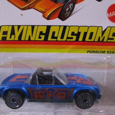 2 Hot Wheels cars