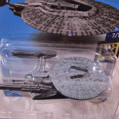 2 Hot Wheels Star Trek ships
