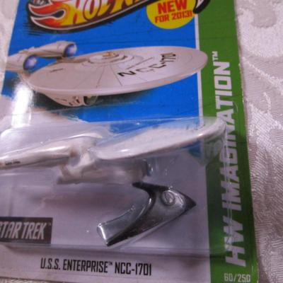 2 Hot Wheels Star Trek ships