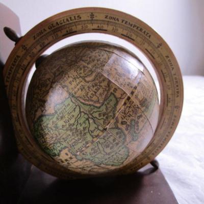 Pr. Vintage Globe bookends