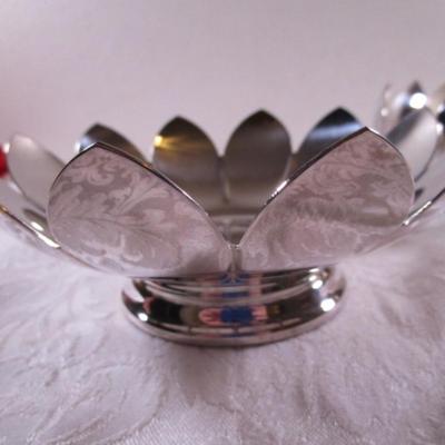 Reed & Barton silver-plated water lily centerpiece #3002