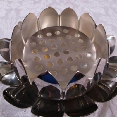 Reed & Barton silver-plated water lily centerpiece #3002