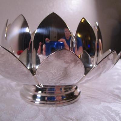 Reed & Barton silver-plated water lily centerpiece #3002
