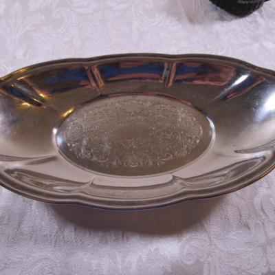 Oval silver-plated serving dish