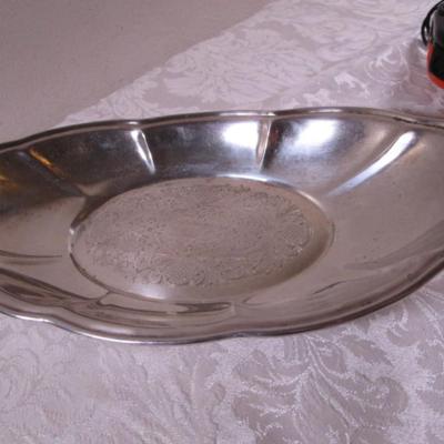 Oval silver-plated serving dish