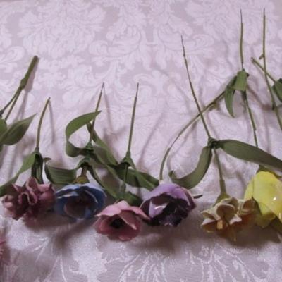 11 Vintage porcelain flowers