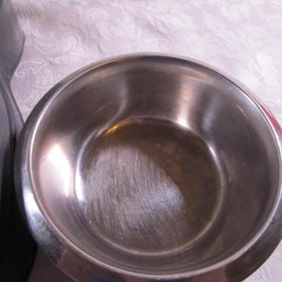 Gravity pet waterer, pet food dish, chewbrush, 2 cans dog food