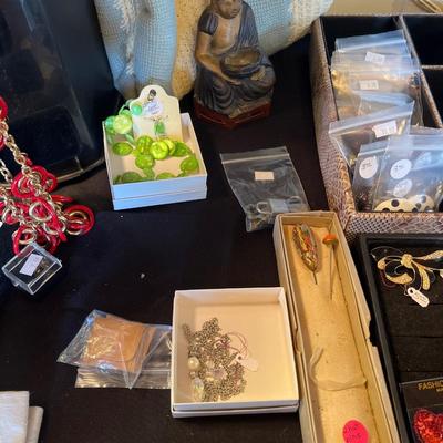 Jewelry, figurines, & Miniatures