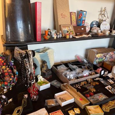 Jewelry, figurines, & Miniatures