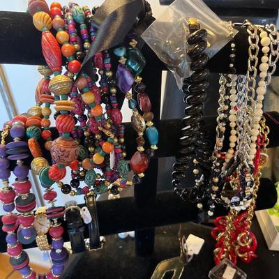 Jewelry, figurines, & Miniatures