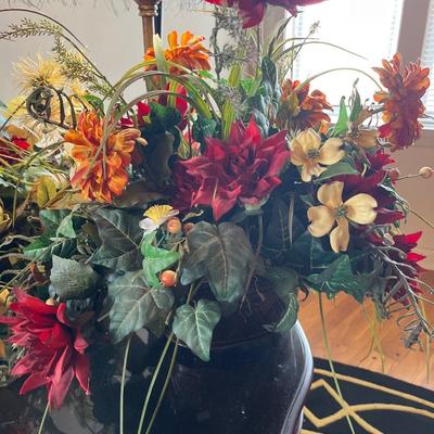 Coffee Table, Floral Arrangements & Lamps