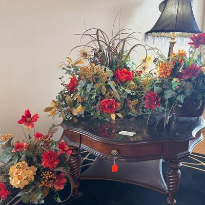 Coffee Table, Floral Arrangements & Lamps
