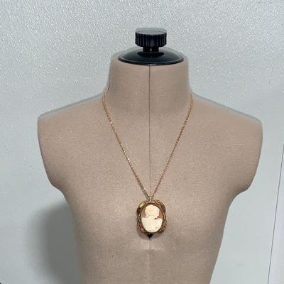 Michael Anthony Costume Jewelry Cameo Necklace