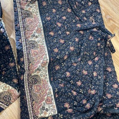 Vera Bradley duffle & garment bag matching set