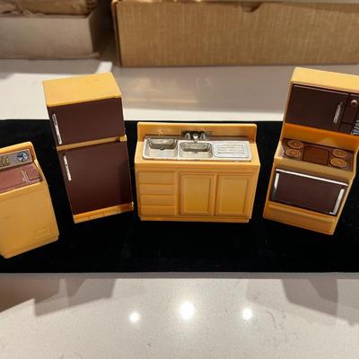 4pc Vintage Dollhouse Kitchen
