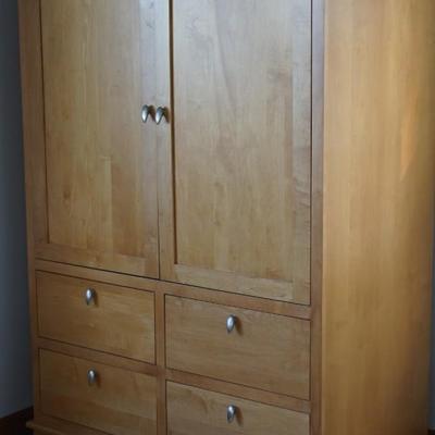 EXCELLENT CONTEMPORARY STYLE "HONEY " MAPLE COLORED ENTERTAINMENT CABINET W/BRUSHED CHROME HANDLES