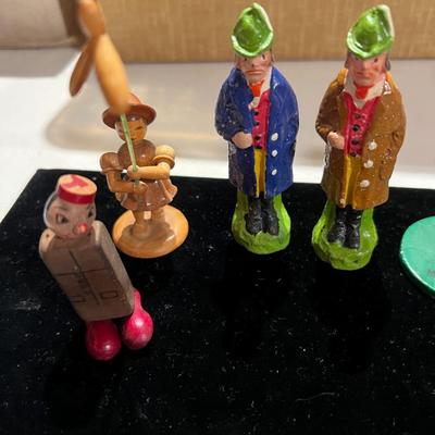6 Wood Carved People