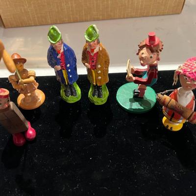 6 Wood Carved People