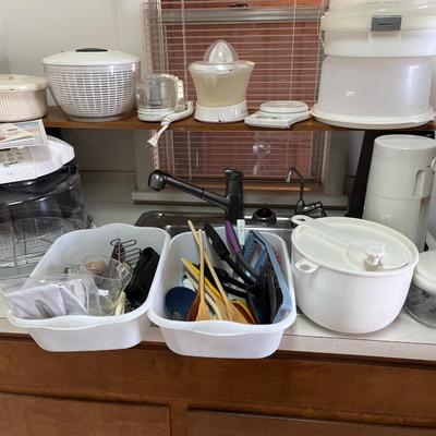 Appliances, cake carrier