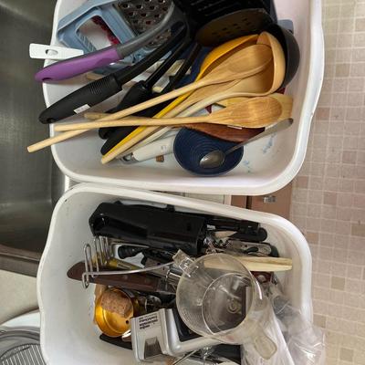 Appliances, cake carrier