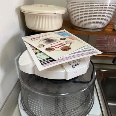 Appliances, cake carrier