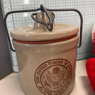 USA pillow Pet & crock