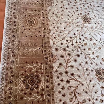 Large 12ft x 15ft Neutral Toned/Floral Design Rug (LR-RG)